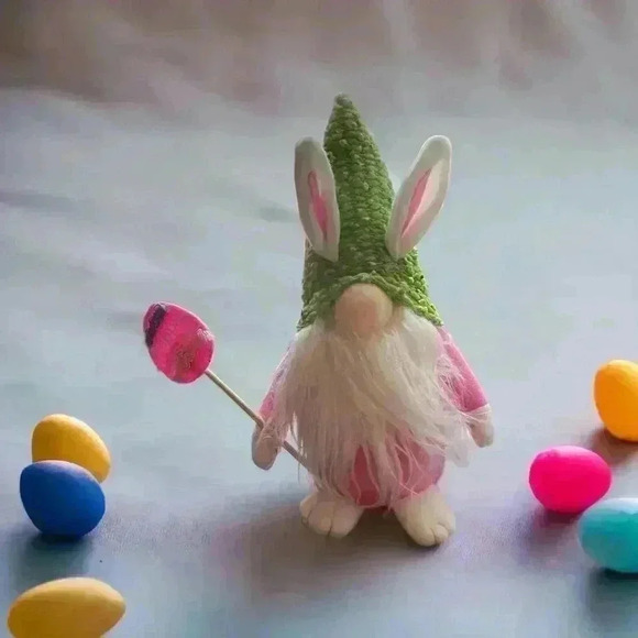 Adorable gnome-themes Easter decor.  Three gnomes and a 9 by 12 garden flag - Picture 6 of 10